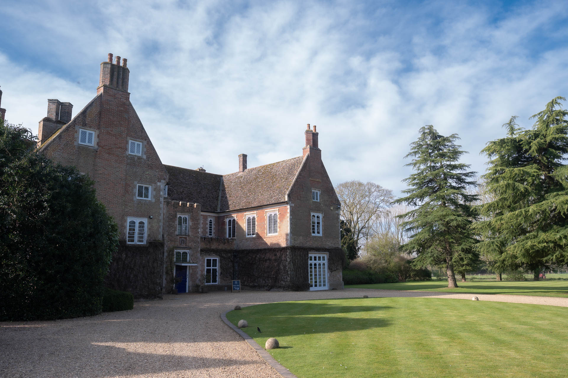 Couple kissing with a beautiful sunset at All Manor of Events Heffs Photography
